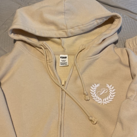VS PINK Sweatsuit set. Sweatpants & zip up hoodie. Excellent condition! - Picture 2 of 6